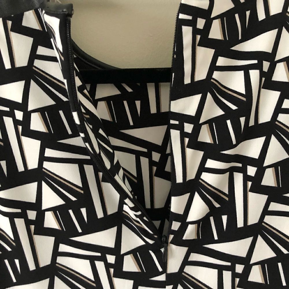 Chico’s Black/White Abstract Pattern‎ Faux Leather Trim Shift Dress Size Small - Picture 11 of 13